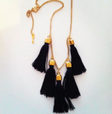 Colar black tassels